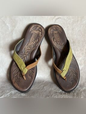 Born Women’s Olive & Brown Leather Embossed Thong Sandals US 8/39 Slipper Shoes